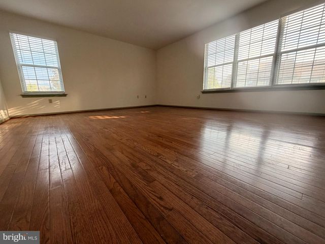 1 LAUREL CIR, Newtown, PA 18940