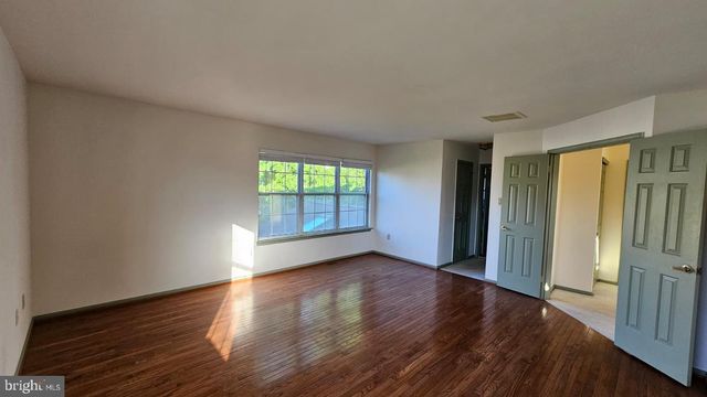 1 LAUREL CIR, Newtown, PA 18940