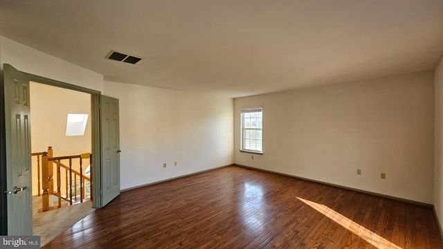 1 LAUREL CIR, Newtown, PA 18940