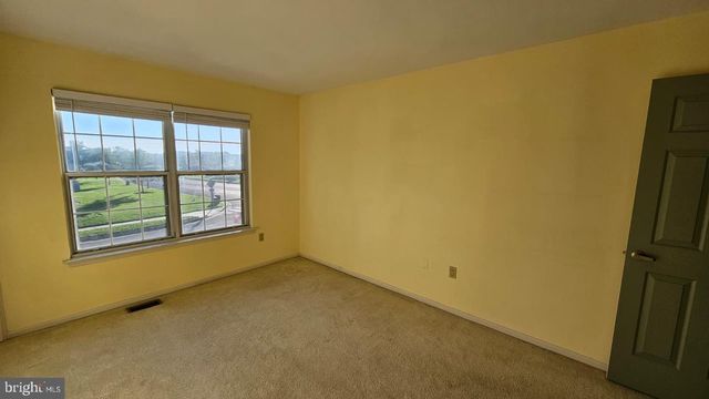 1 LAUREL CIR, Newtown, PA 18940