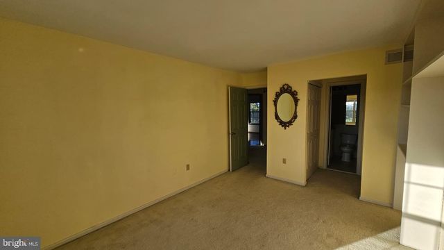 1 LAUREL CIR, Newtown, PA 18940