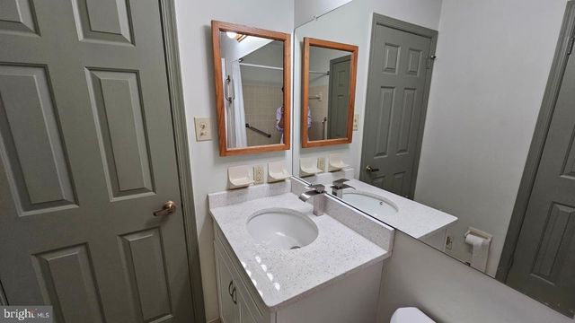 1 LAUREL CIR, Newtown, PA 18940