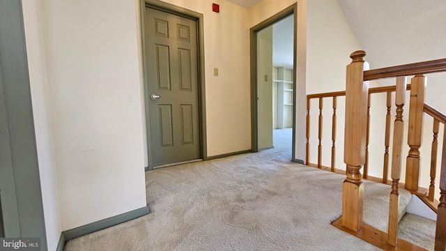 1 LAUREL CIR, Newtown, PA 18940