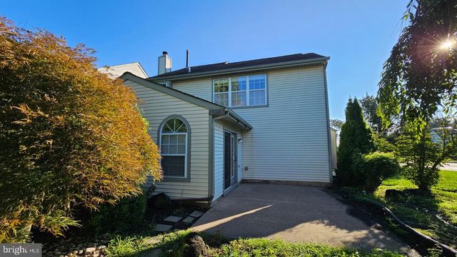 1 LAUREL CIR, Newtown, PA 18940