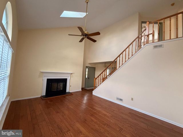 1 LAUREL CIR, Newtown, PA 18940