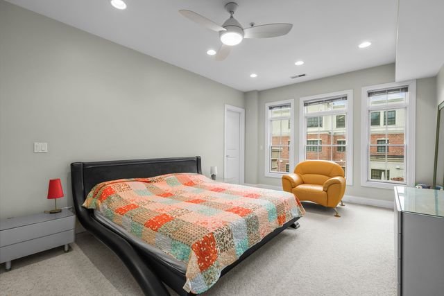 855 Laurel Avenue, Highland Park, IL 60035