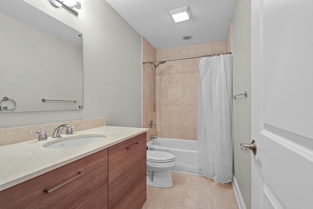 855 Laurel Avenue, Highland Park, IL 60035