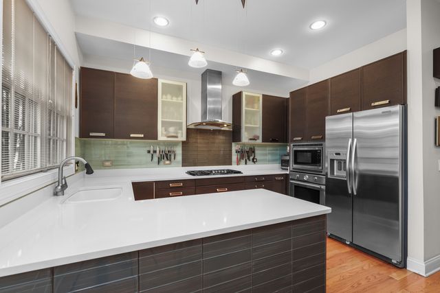 855 Laurel Avenue, Highland Park, IL 60035