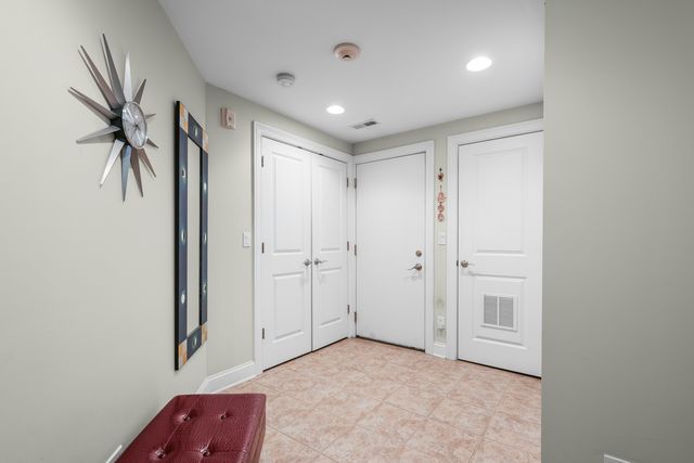 855 Laurel Avenue, Highland Park, IL 60035