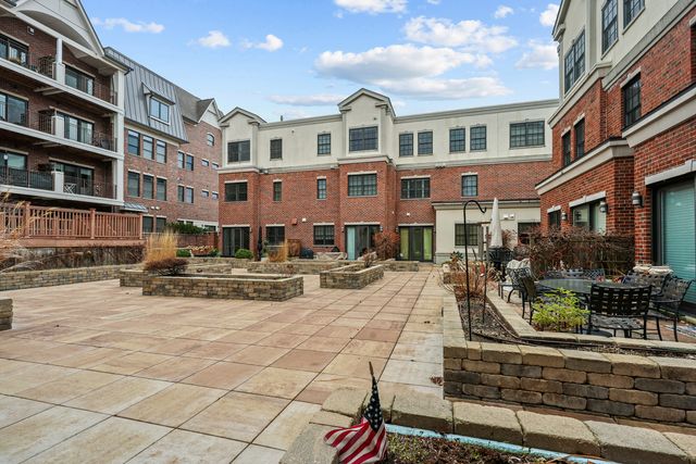 855 Laurel Avenue, Highland Park, IL 60035