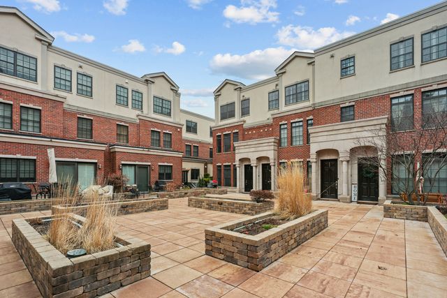 855 Laurel Avenue, Highland Park, IL 60035