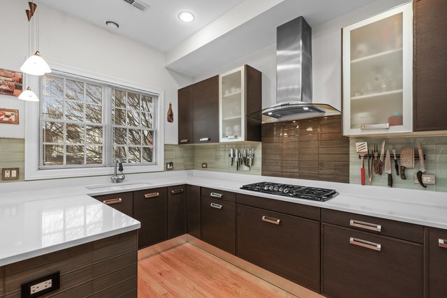 855 Laurel Avenue, Highland Park, IL 60035