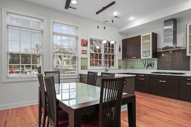 855 Laurel Avenue, Highland Park, IL 60035