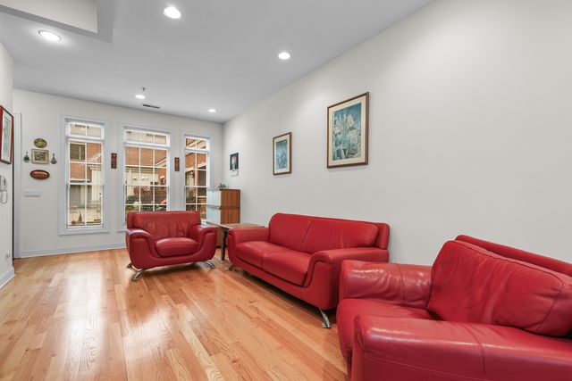 855 Laurel Avenue, Highland Park, IL 60035