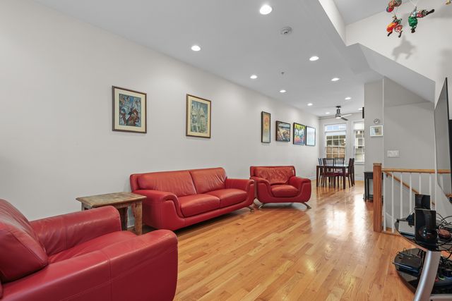 855 Laurel Avenue, Highland Park, IL 60035