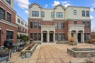 855 Laurel Avenue, Highland Park, IL 60035