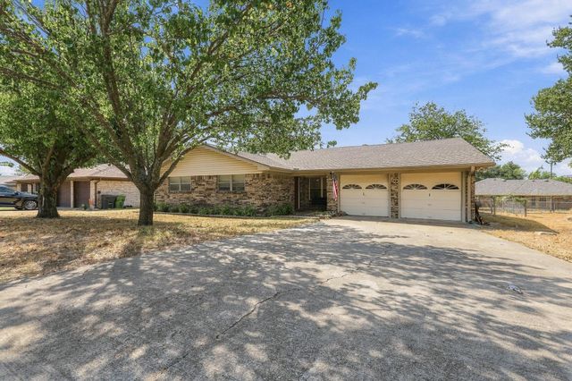 928 Maple Street, Howe, TX 75459