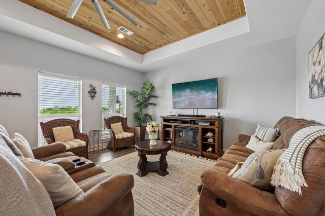 927 Magnolia Lane, Port Bolivar, TX 77650