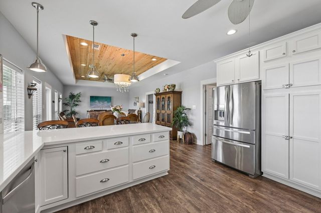 927 Magnolia Lane, Port Bolivar, TX 77650