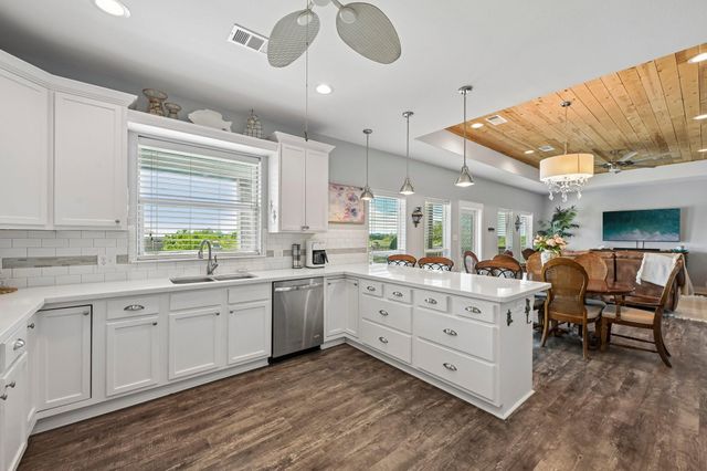 927 Magnolia Lane, Port Bolivar, TX 77650