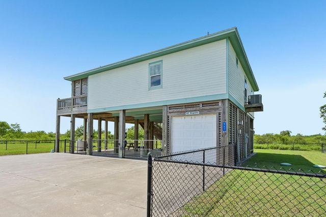 927 Magnolia Lane, Port Bolivar, TX 77650