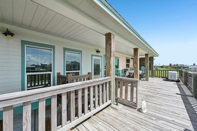 927 Magnolia Lane, Port Bolivar, TX 77650