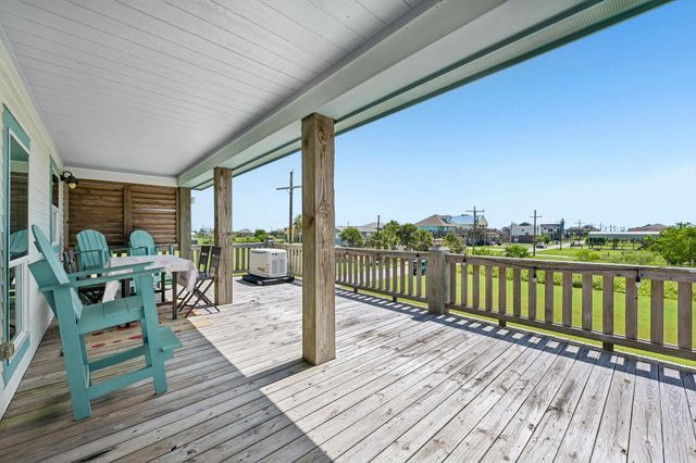 927 Magnolia Lane, Port Bolivar, TX 77650