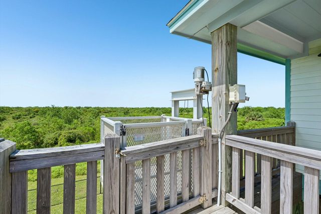 927 Magnolia Lane, Port Bolivar, TX 77650