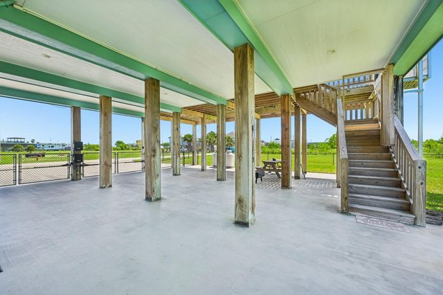 927 Magnolia Lane, Port Bolivar, TX 77650