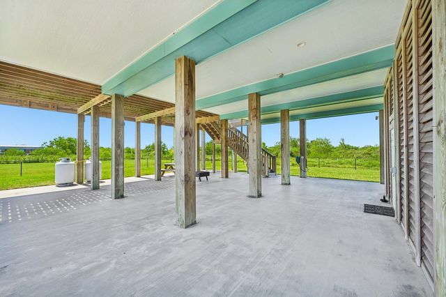 927 Magnolia Lane, Port Bolivar, TX 77650