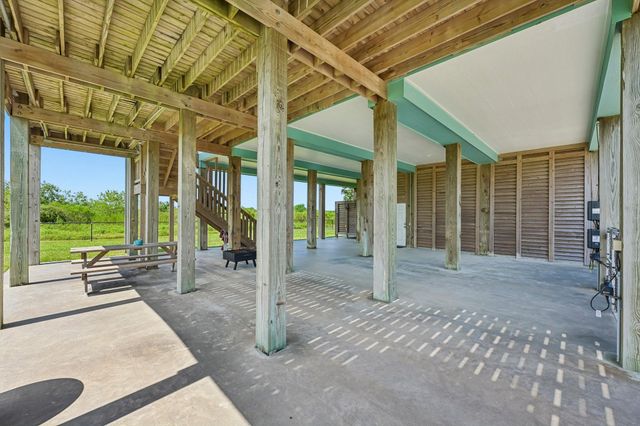 927 Magnolia Lane, Port Bolivar, TX 77650