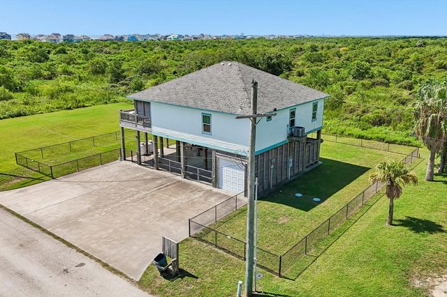 927 Magnolia Lane, Port Bolivar, TX 77650