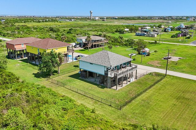 927 Magnolia Lane, Port Bolivar, TX 77650