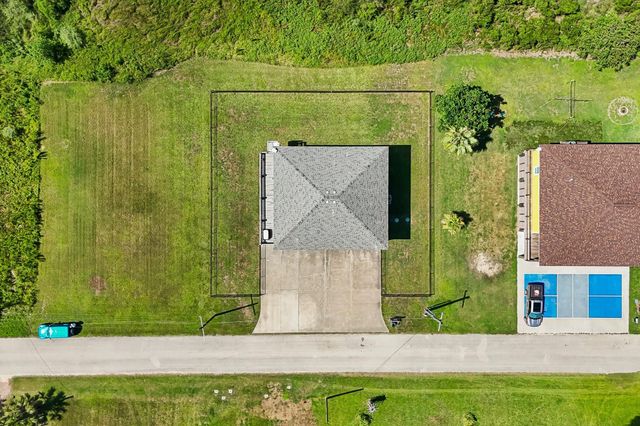 927 Magnolia Lane, Port Bolivar, TX 77650