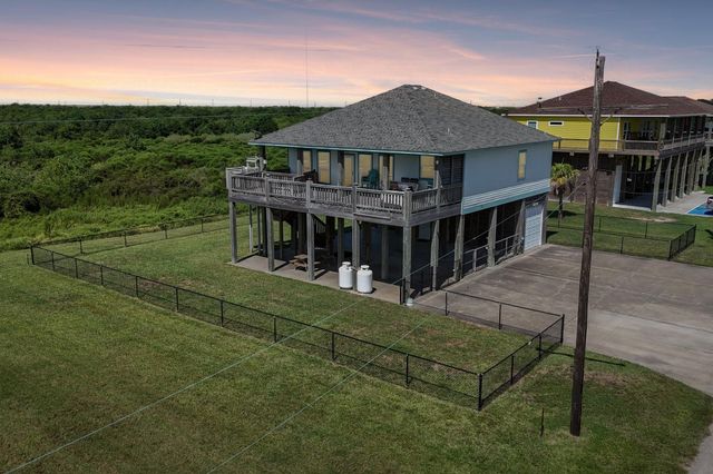 927 Magnolia Lane, Port Bolivar, TX 77650