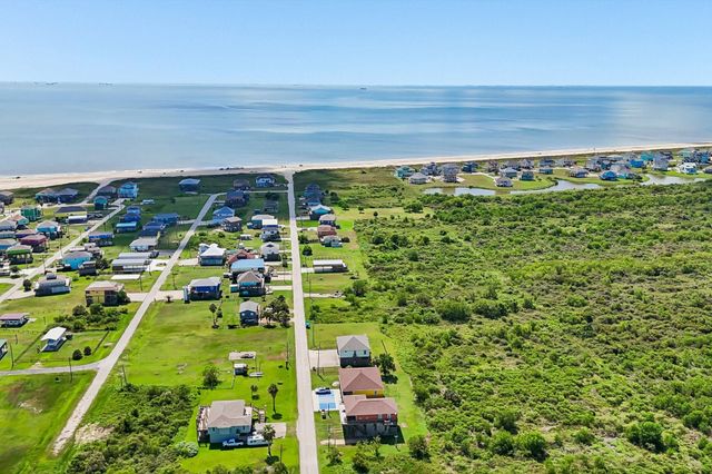 927 Magnolia Lane, Port Bolivar, TX 77650