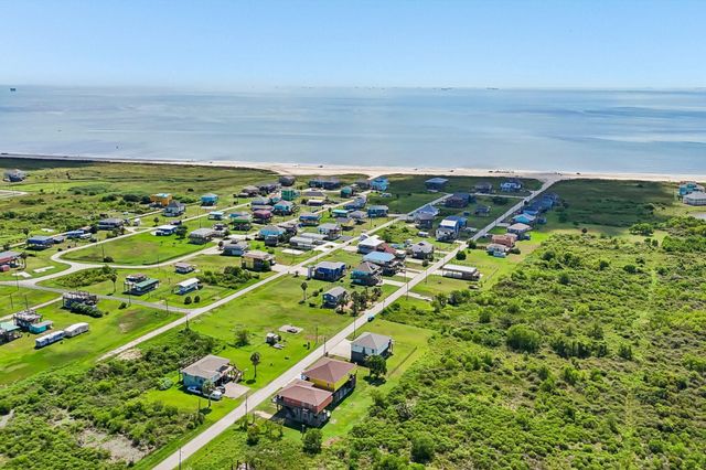 927 Magnolia Lane, Port Bolivar, TX 77650