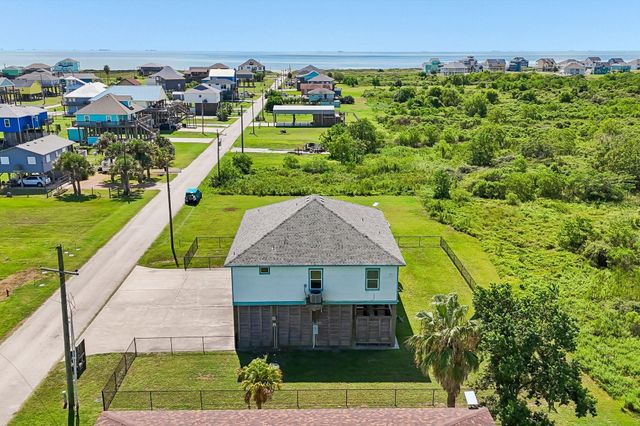 927 Magnolia Lane, Port Bolivar, TX 77650