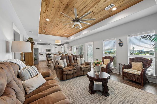927 Magnolia Lane, Port Bolivar, TX 77650