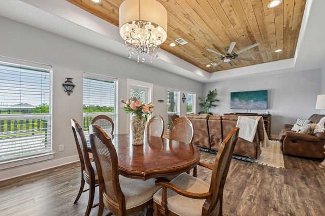 927 Magnolia Lane, Port Bolivar, TX 77650