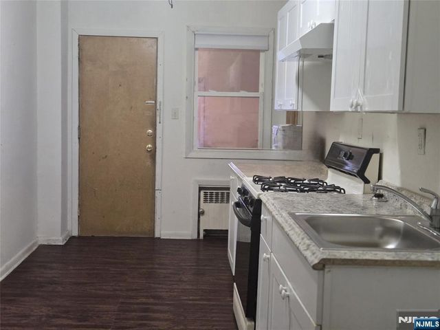 528 Valley Brook Avenue 2nd Floor Fr, Lyndhurst, NJ 07071