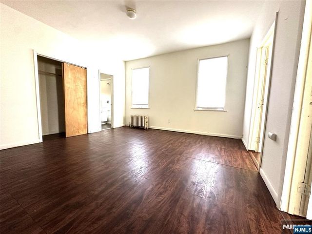 528 Valley Brook Avenue 2nd Floor Fr, Lyndhurst, NJ 07071