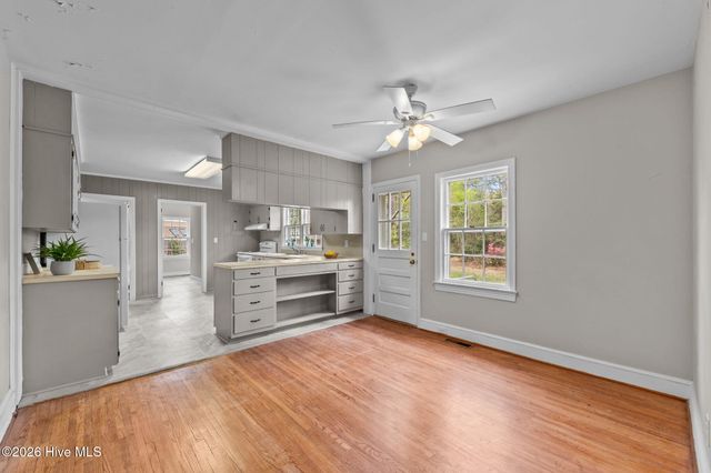 1004 N Poplar Street, Aberdeen, NC 28315