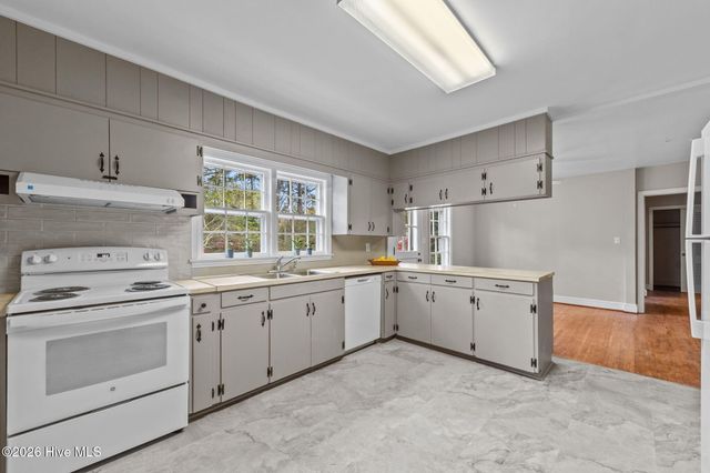 1004 N Poplar Street, Aberdeen, NC 28315