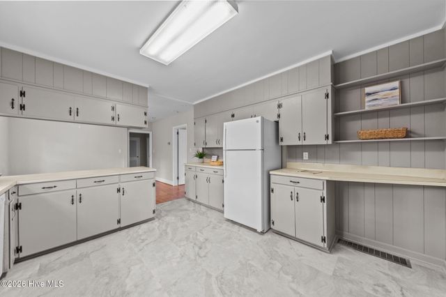 1004 N Poplar Street, Aberdeen, NC 28315