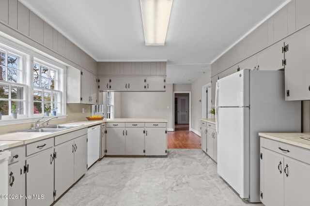 1004 N Poplar Street, Aberdeen, NC 28315