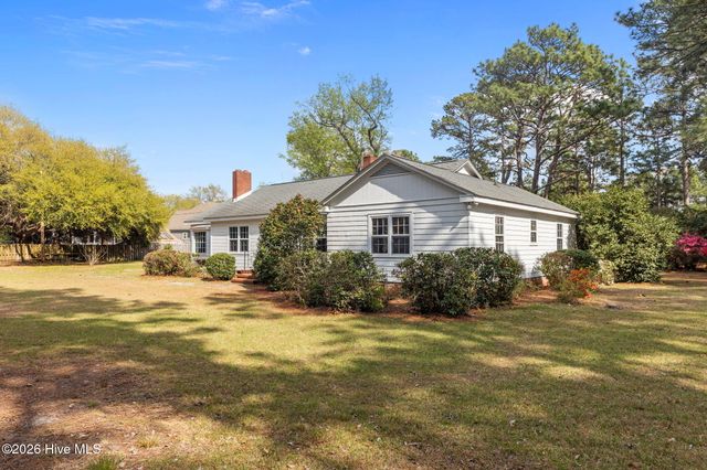 1004 N Poplar Street, Aberdeen, NC 28315
