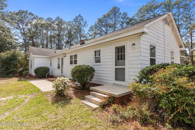 1004 N Poplar Street, Aberdeen, NC 28315