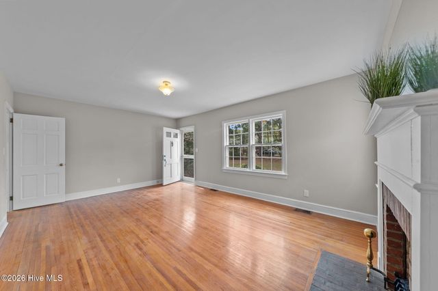 1004 N Poplar Street, Aberdeen, NC 28315