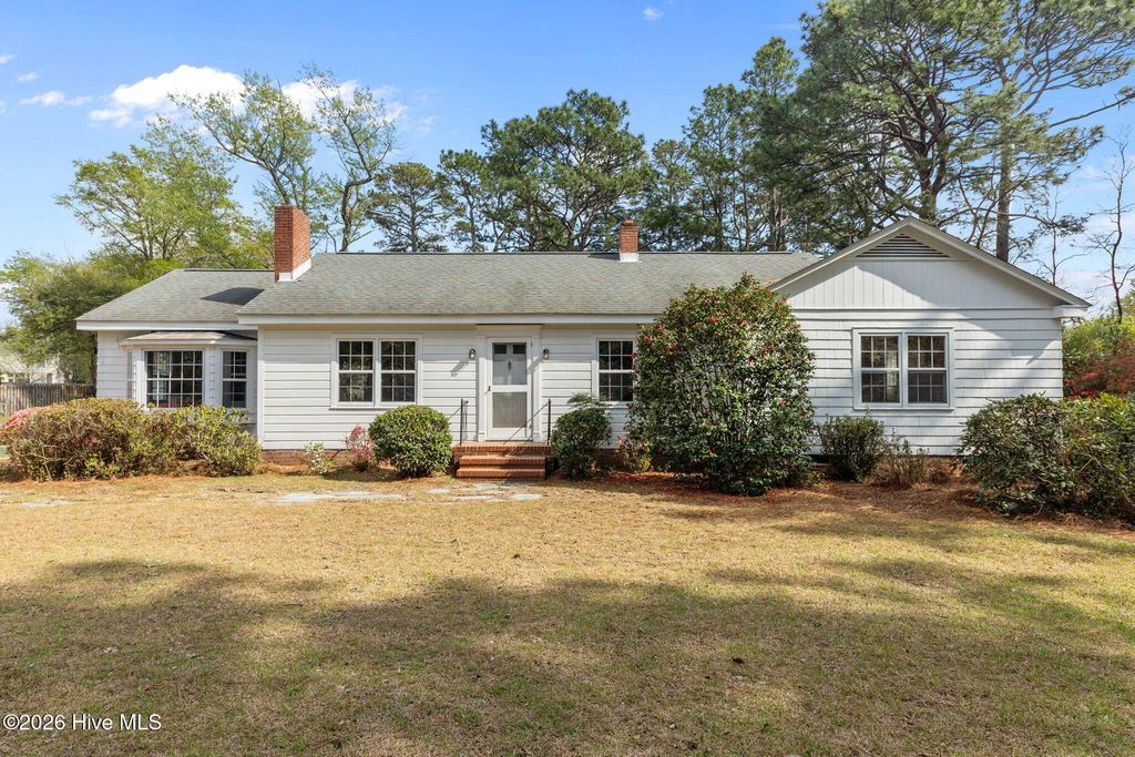 1004 N Poplar Street, Aberdeen, NC 28315